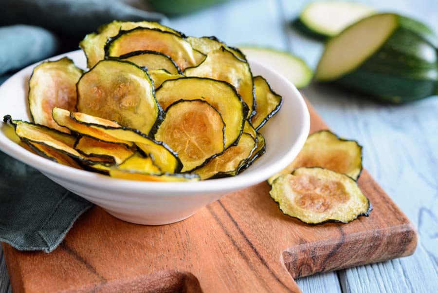 Кето тапас – 6 бързи и лесни идеи 5 Кето тапас чипс от тиквички.