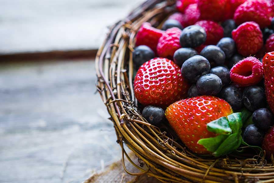 Как плодовете влияят на тялото. Витамини през пролетта, бери плодове.