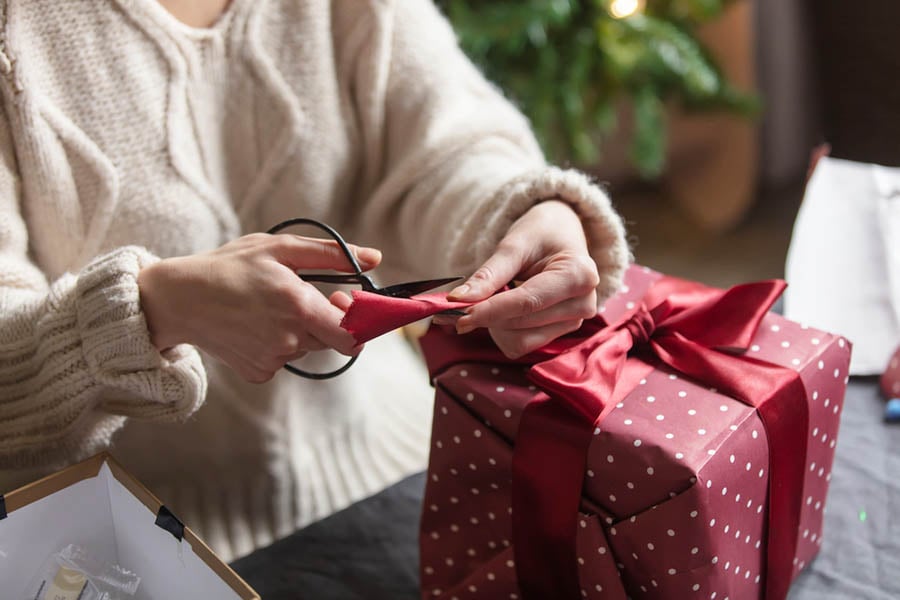 Токсична коледна украса - факти и митове 6 Токсична коледна украса, опаковъчна хартия.