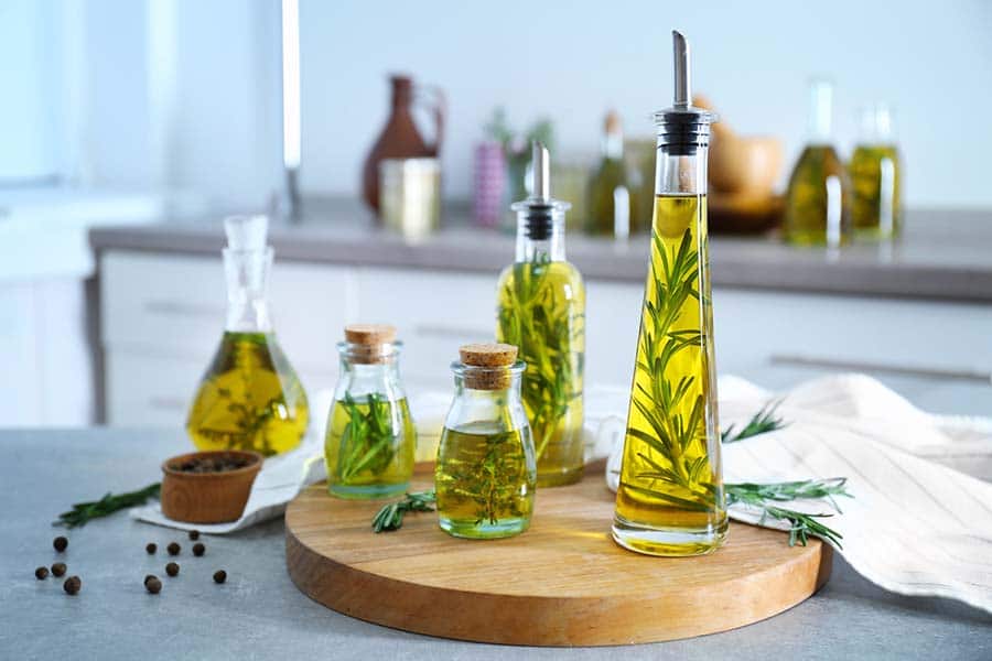 Как да подобрим метаболизма си. Зехтин с подправки. Разлика между маслиново масло и зехтин.