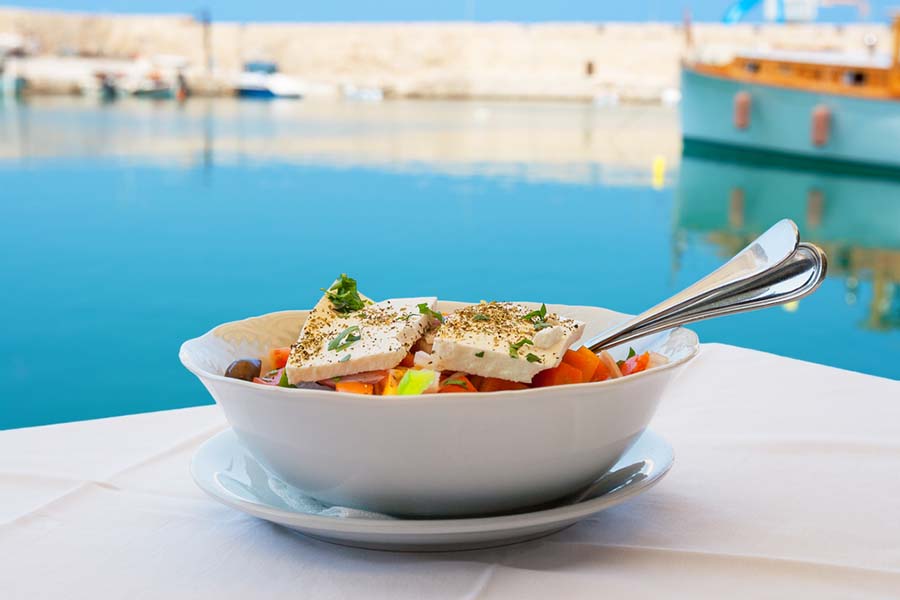 Гръцка кухня-сувлаки-салата.