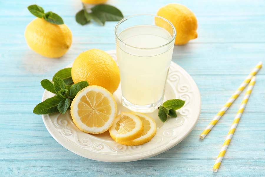 Вода с лимон. Лимонена киселина.