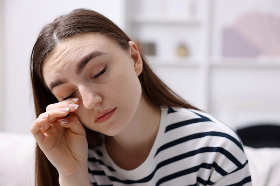 Отпадналост, момиче с анемия.