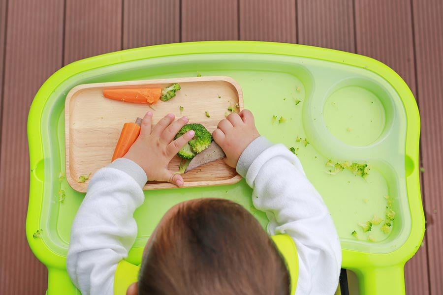 Храните при захранване, водено от бебето.