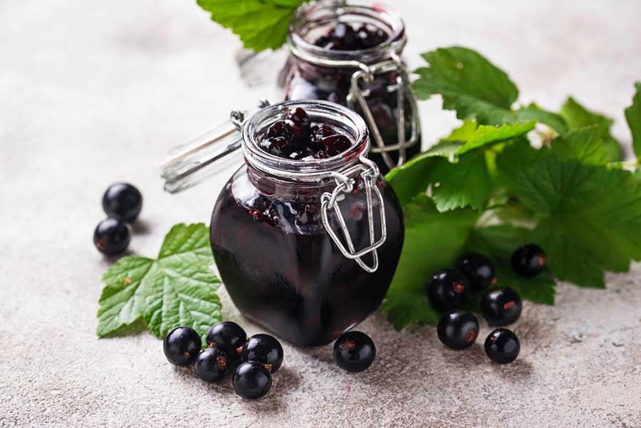 Сладко от касис.