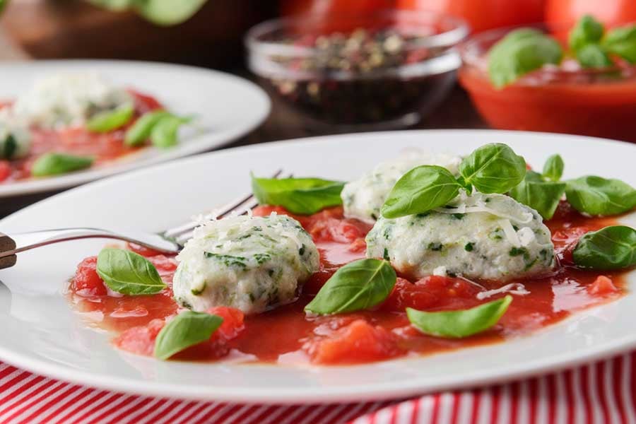 Малфати с доматен сос.