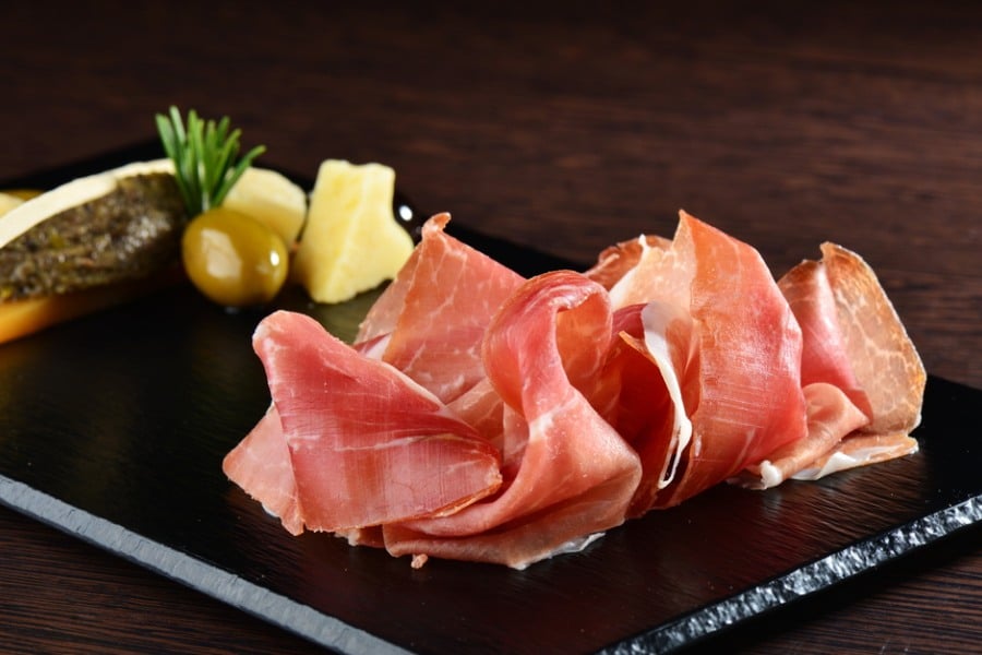 Салата с хамон и ягоди 6 Салата с хамон - позитиви.