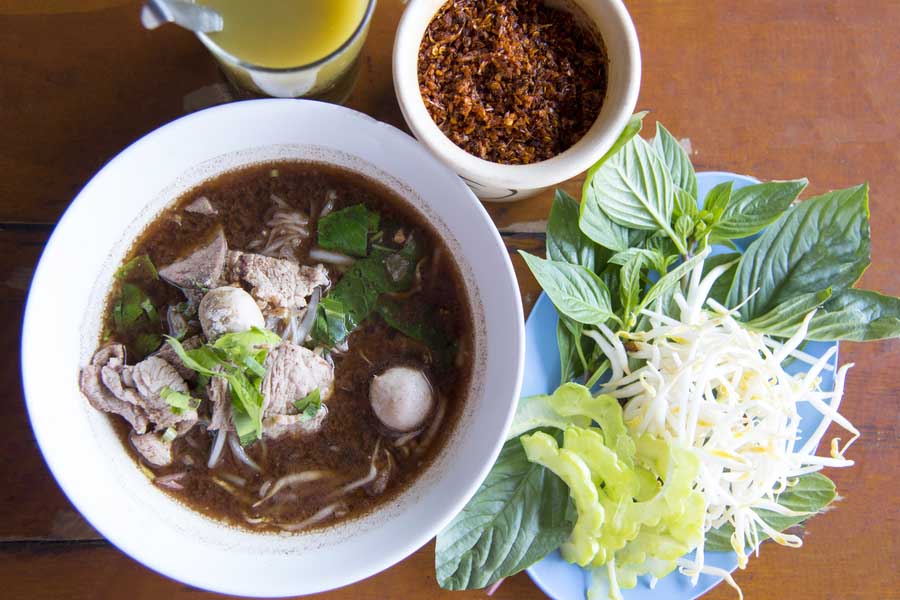 пилешка супа с кладница. тайландска супа