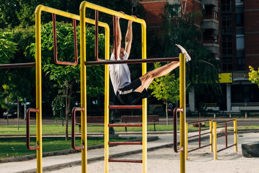 Калистеника – какво е и какви са ползите от нея? 9 Мъж и калистеника.