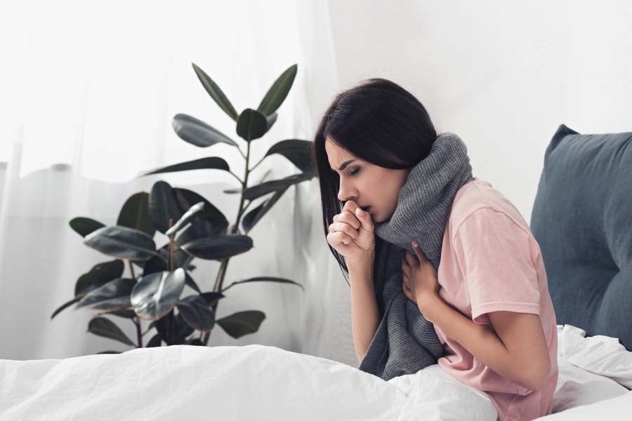 пулсиране в ухото. болна жена