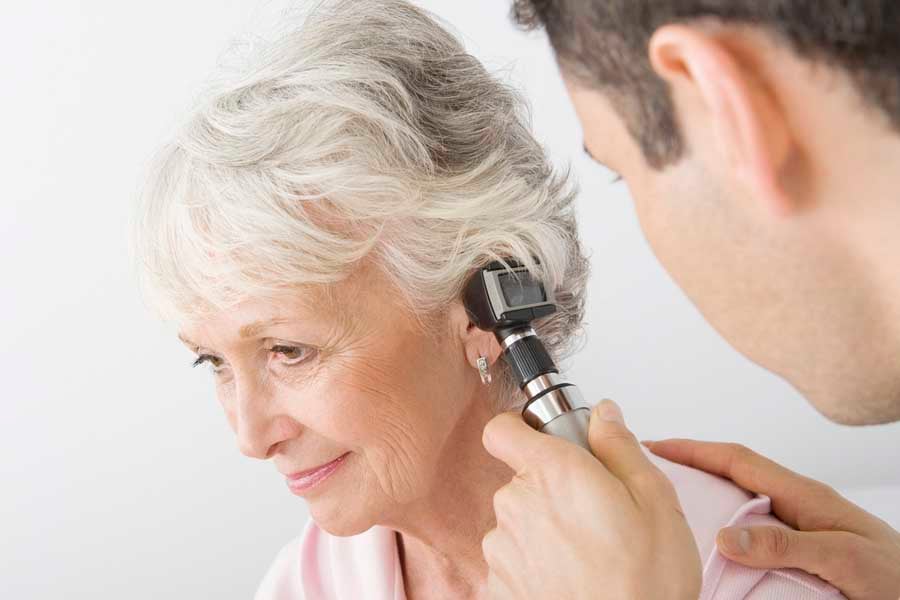 пулсиране в ухото. лекарски преглед на възрастна жена