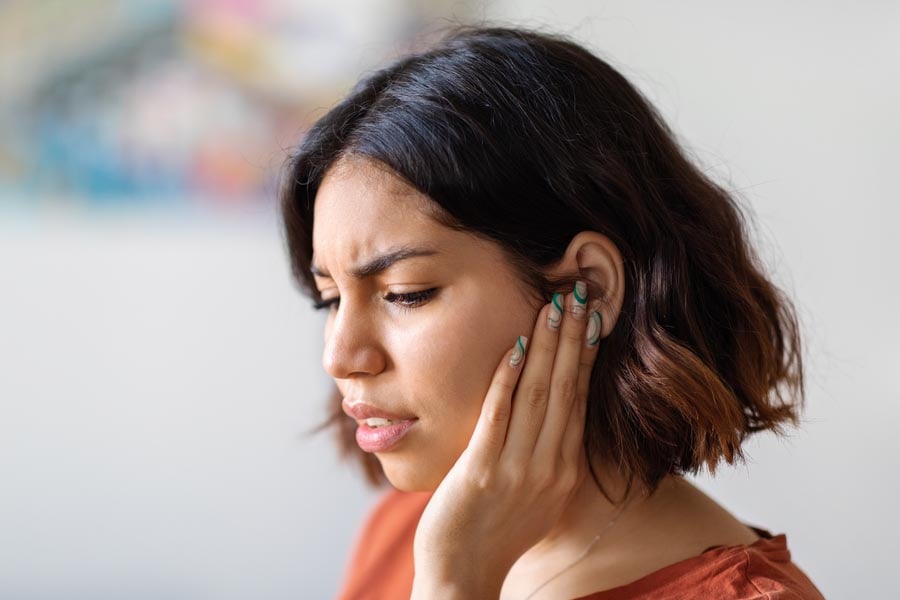 пулсиране в ухото. 