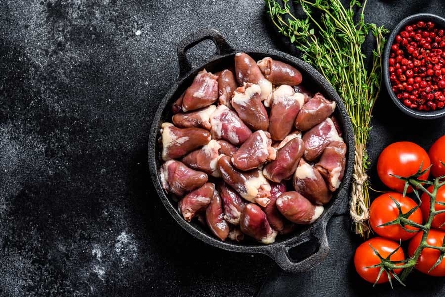 пилешки сърчица със заквасена сметана