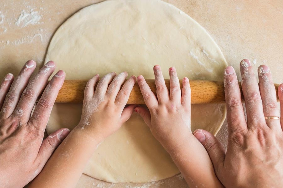 сензорни игри, игра с тесто