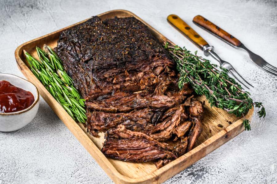 Брискет на барбекю с билки