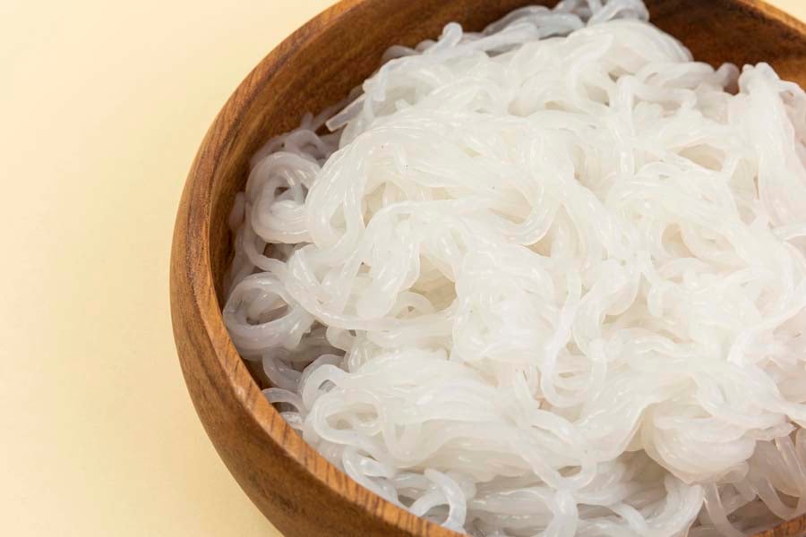 конджак спагети със скариди и зеленчуци