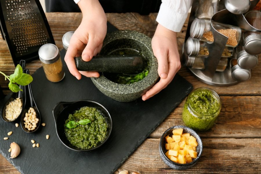 Тиквички с песто - нисковъглехидратно предястие 6 Тиквички с песто с домашно песто.