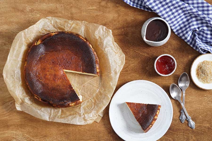 Кето баски чийзкейк: интернет хит само с 4 съставки 5 кето баски чийзкейк