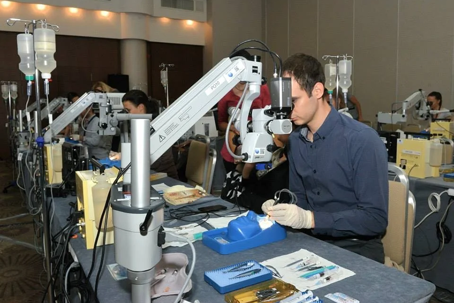 Д-р Атанас Богоев, микроинвазивна глаукомна хирургия.