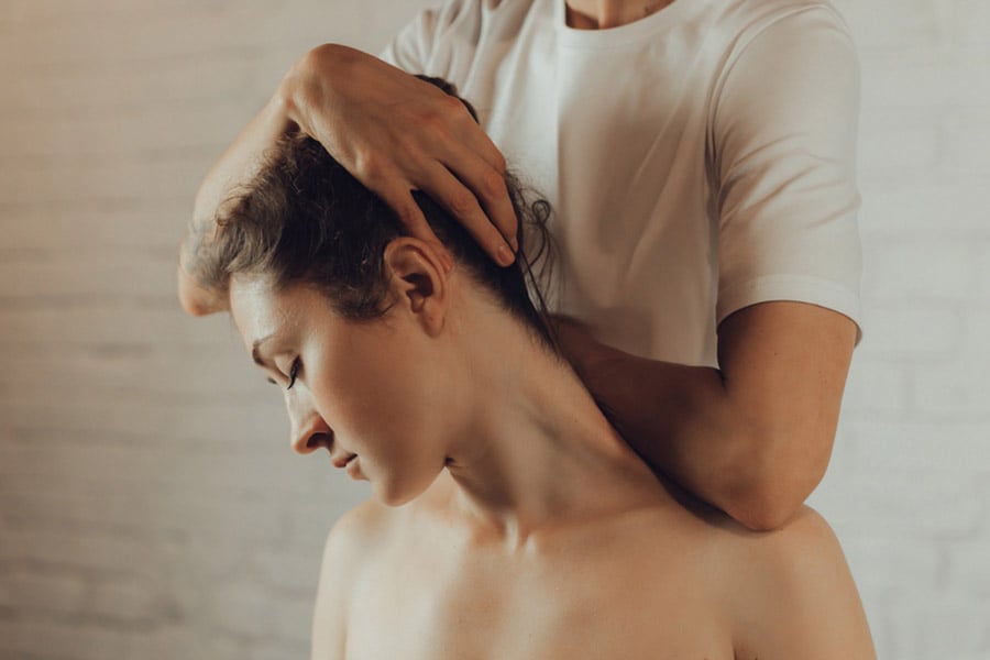 Тензионно главоболие, масаж.