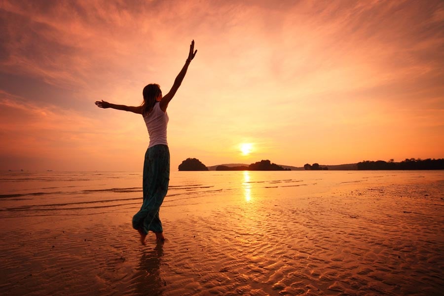 предимствата на босото ходене по пясъка