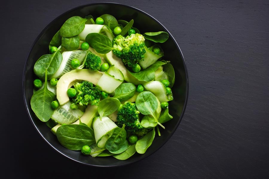 броколи, спанак, авокадо, салата, храни богати на ензими