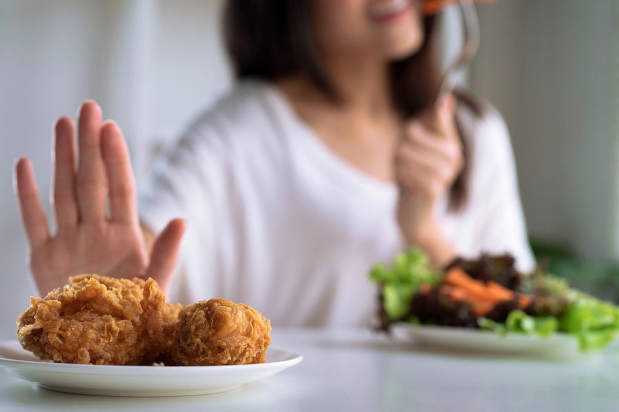 жена казва не на пърженото, храни богати на ензими