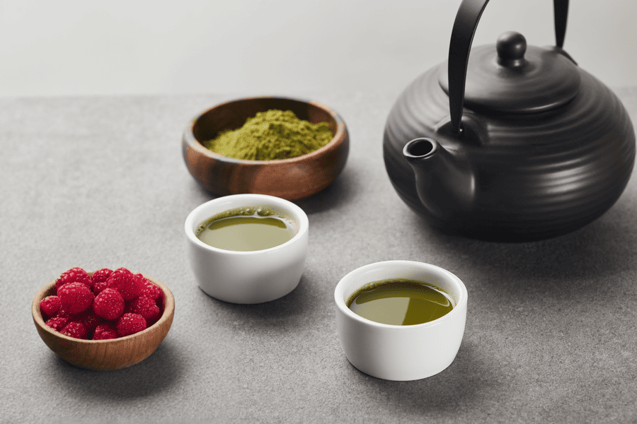 Матча с малинови кетони.