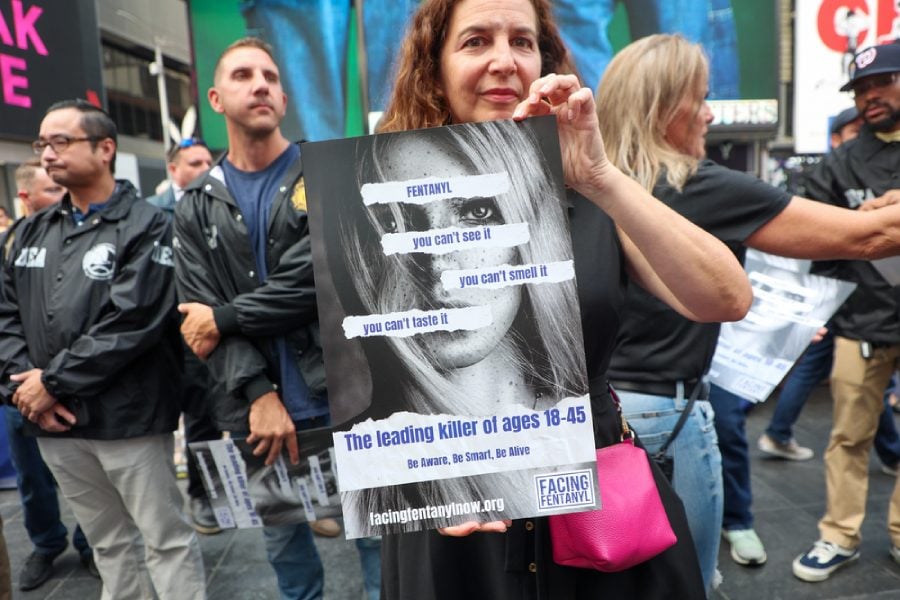 Фентанил, наркотици, протест