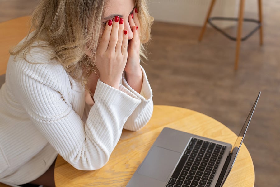 Физически симптоми на стрес - как да ги разпознаем и да се справим с тях 8 Физически симптоми на стрес.