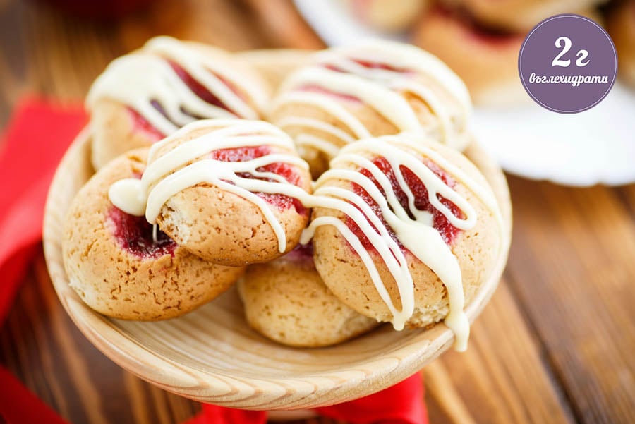 Коледни сладки с глазура от бял шоколад.