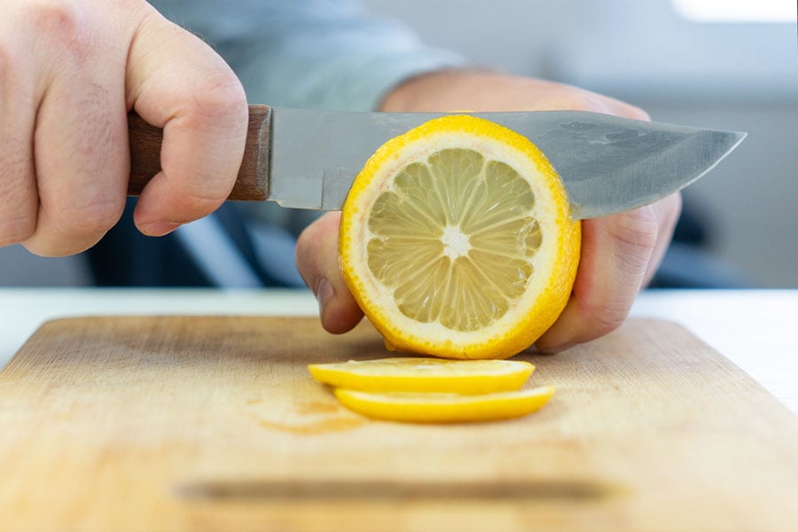 Сваляне на кръвна захар с лимон.