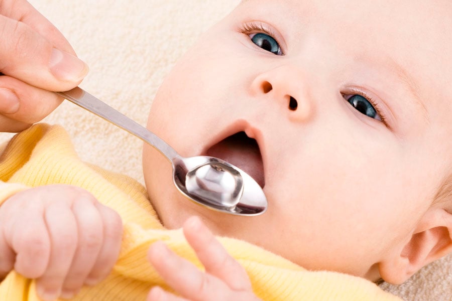 Захранване на бебето и бебешка вода