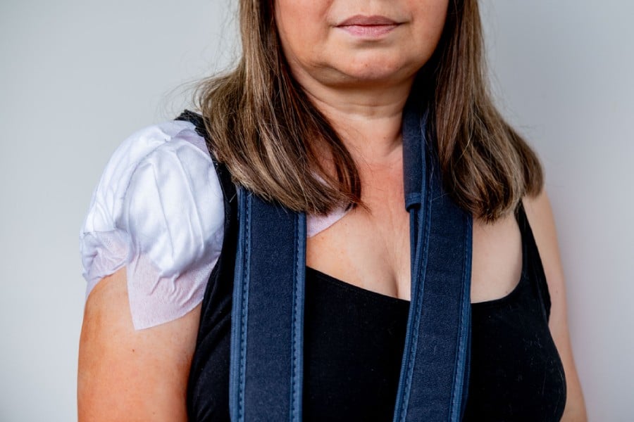 Как обездвижването променя стойката и дишането 10 обездвижването, ортеза за рамо, обездвижено рамо