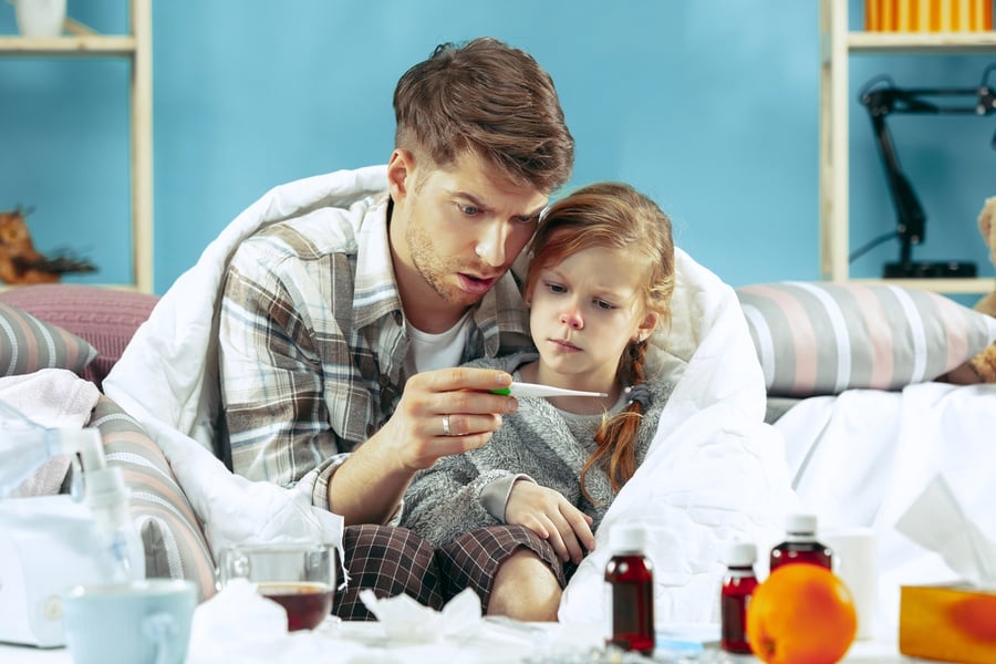 Често боледуване при деца – баща и болно дете