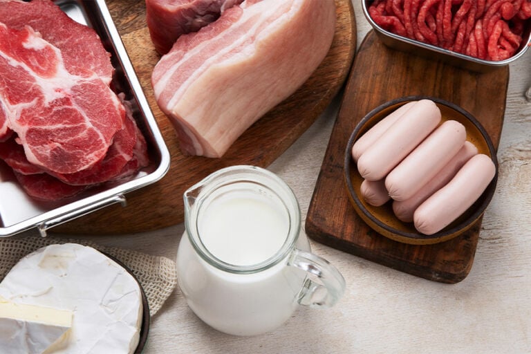 Наситени мазнини, месо и млечни продукти.
