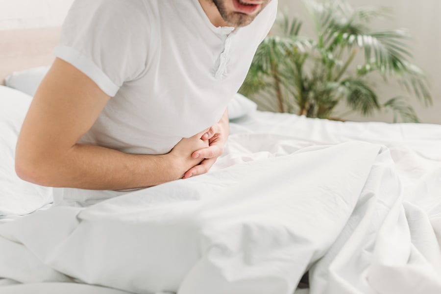 Перитонит - тежко възпаление на вътрешната коремна стена 12 перитонит, мъж с болки в корема