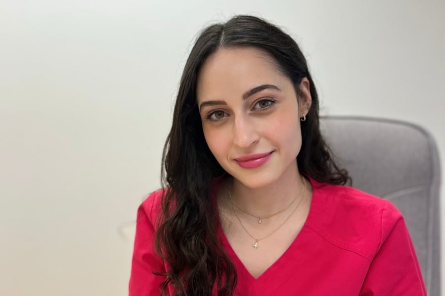 Д-р Никоела Найдекова: По-продължителното стоене на слънце не носи допълнителна полза, но увеличава риска от кожни увреждания 12 Д-р Никоела Найдекова, дерматолог, UV защита, слънжезащита